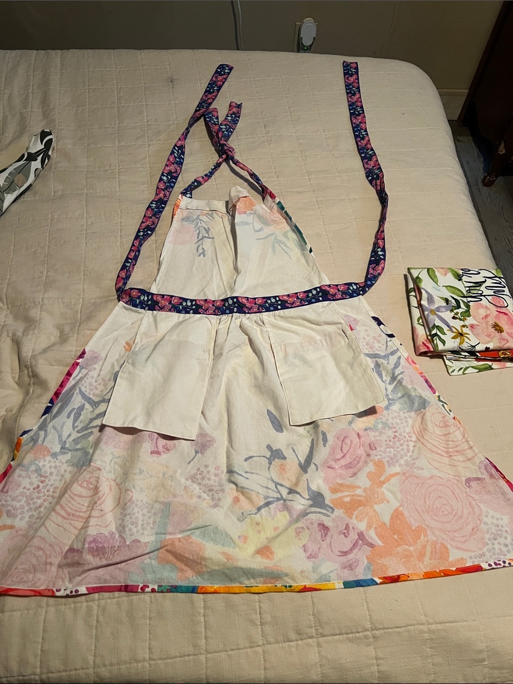 NWOT OS Anthropologie X Floral Halter Apron with Floral Towel - Picture 9 of 9